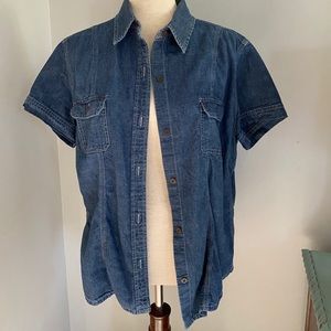 Short-sleeve denim shirt, perfect as jacket